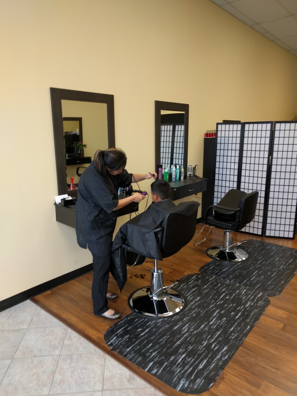 Style & smile hair studio | 195 Parkdale Ave N, Hamilton, ON L8H 5X3, Canada | Phone: (905) 547-6607