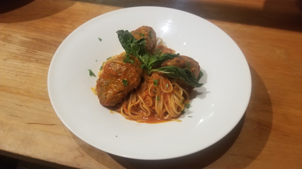 Magnones Italian Kitchen | 1-190 Jozo Weider Blvd, The Blue Mountains, ON L9Y 3Z2, Canada | Phone: (705) 446-3595