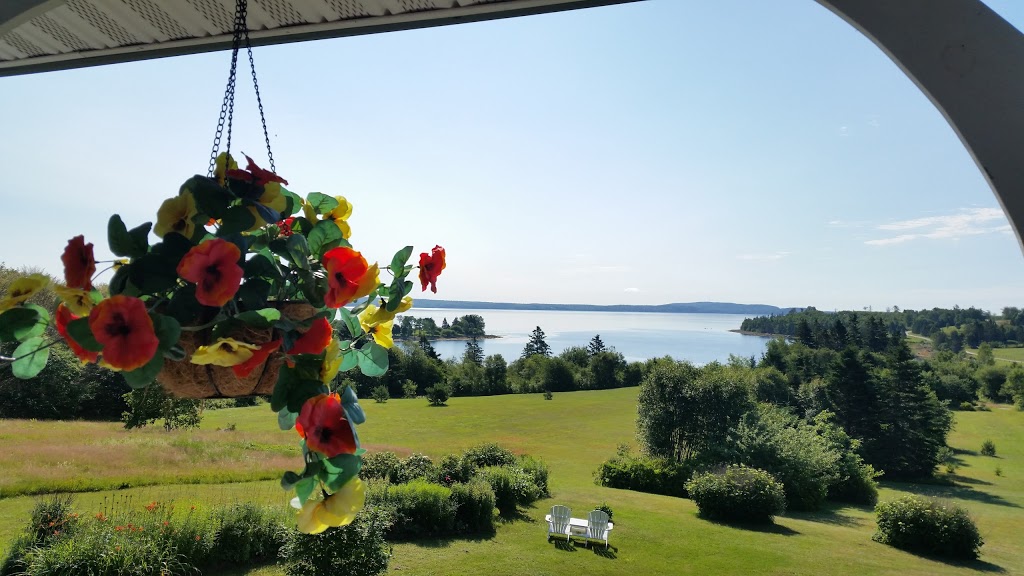 Gray Gables Bed and Breakfast | 19 Graves Island Rd, Chester, NS B0J 1J0, Canada | Phone: (902) 275-2000