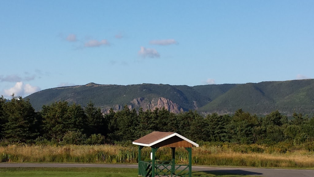 Pilot Whale Chalets | 15775 Cabot Trail, Chéticamp, NS B0E 1H0, Canada | Phone: (902) 224-1040