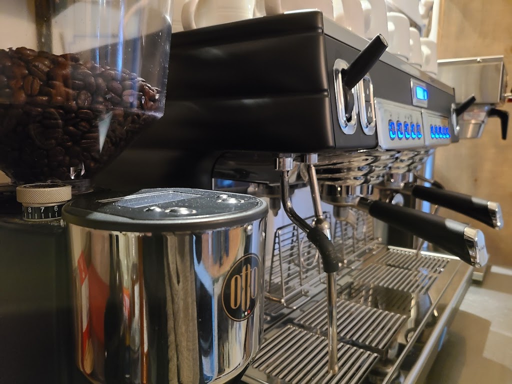 Le Cafetier Plus | 350 Rue Magloire Gosselin, Mont-Tremblant, QC J8E 2R3, Canada | Phone: (819) 425-5162