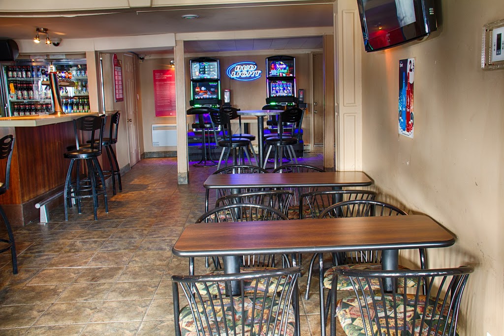 Bar La Rochelene | 2435 Boulevard Louis-XIV, Québec, QC G1C 1B2, Canada | Phone: (418) 661-3367
