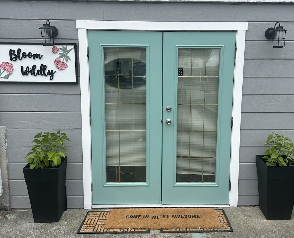 Bloom wildly flowers and gifts | 3770 Selkirk Ave, Powell River, BC V8A 3C1, Canada | Phone: (604) 489-3384