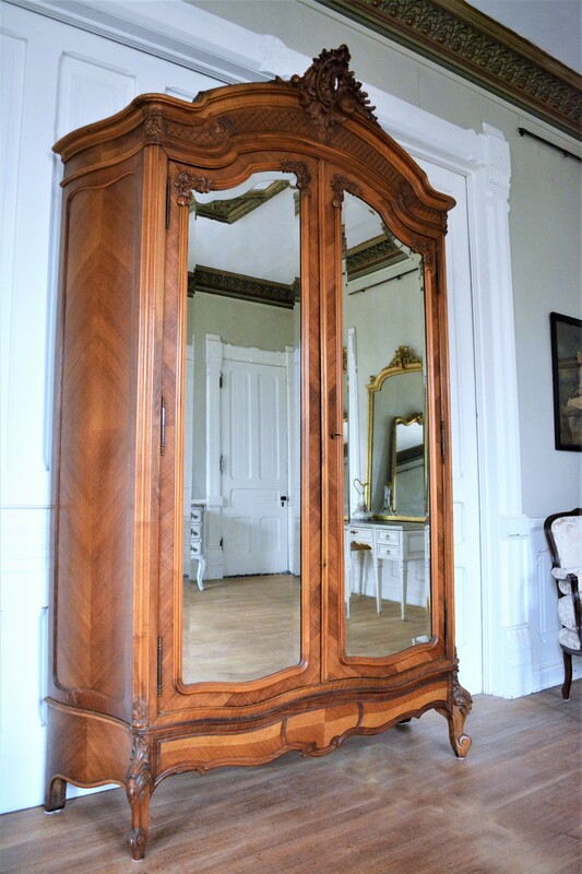 My Paris Apartment Antiques | 52 Ann St, Thamesville, ON N0P 2K0, Canada | Phone: (905) 745-6713