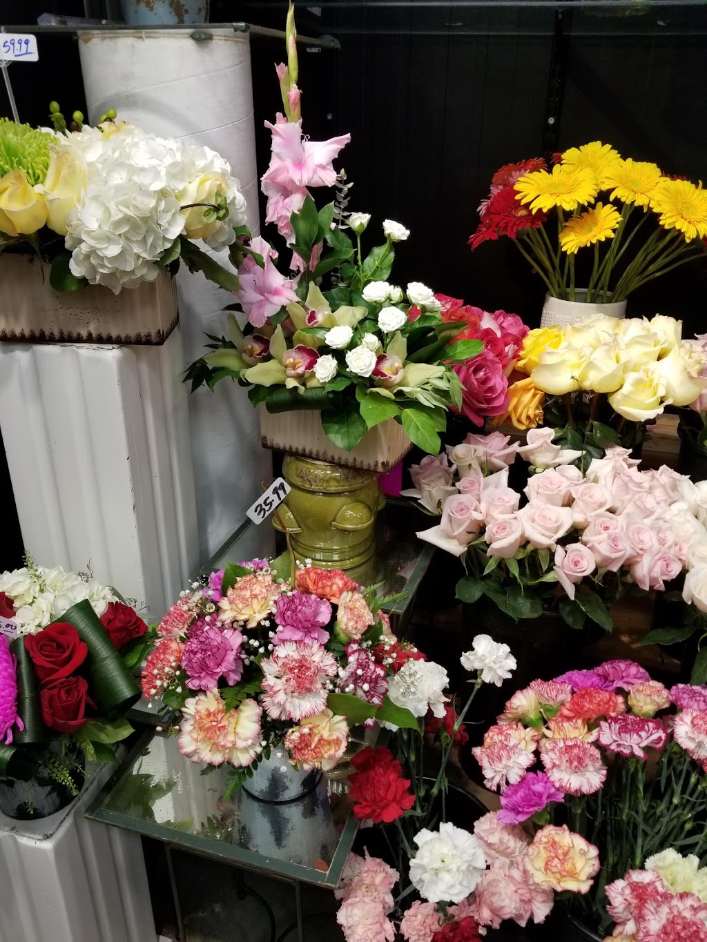 Pacific Florist | 700 Lawrence Ave W #219, North York, ON M6A 3B4, Canada | Phone: (416) 784-0888