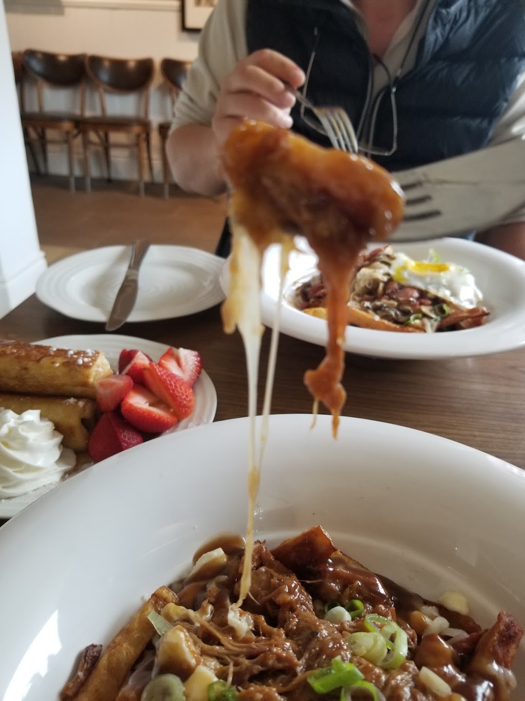 Colala Poutine & Bar | B-1565 Durham Regional Rd 15, Beaverton, ON L0K 1A0, Canada | Phone: (705) 426-5888