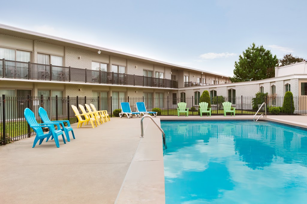 Days Inn by Wyndham London | 1100 Wellington Rd, London, ON N6E 1M2, Canada | Phone: (519) 681-1240
