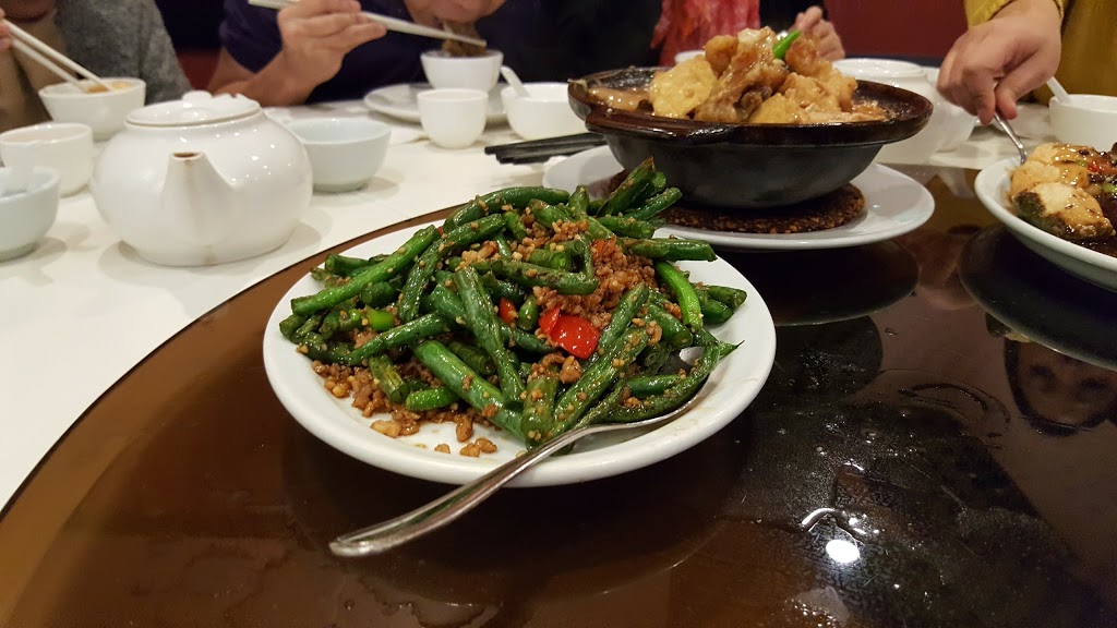 Signature Palace Restaurant | 1919 Sirocco Dr SW, Calgary, AB T3H 2Y3, Canada | Phone: (403) 246-8883