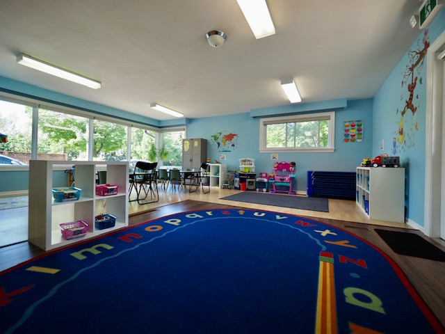 Jennys Child Care & Play | point of interest | 496 Grand Blvd, Oakville, ON L6H 1P3, Canada | 4168560238 OR +1 416-856-0238