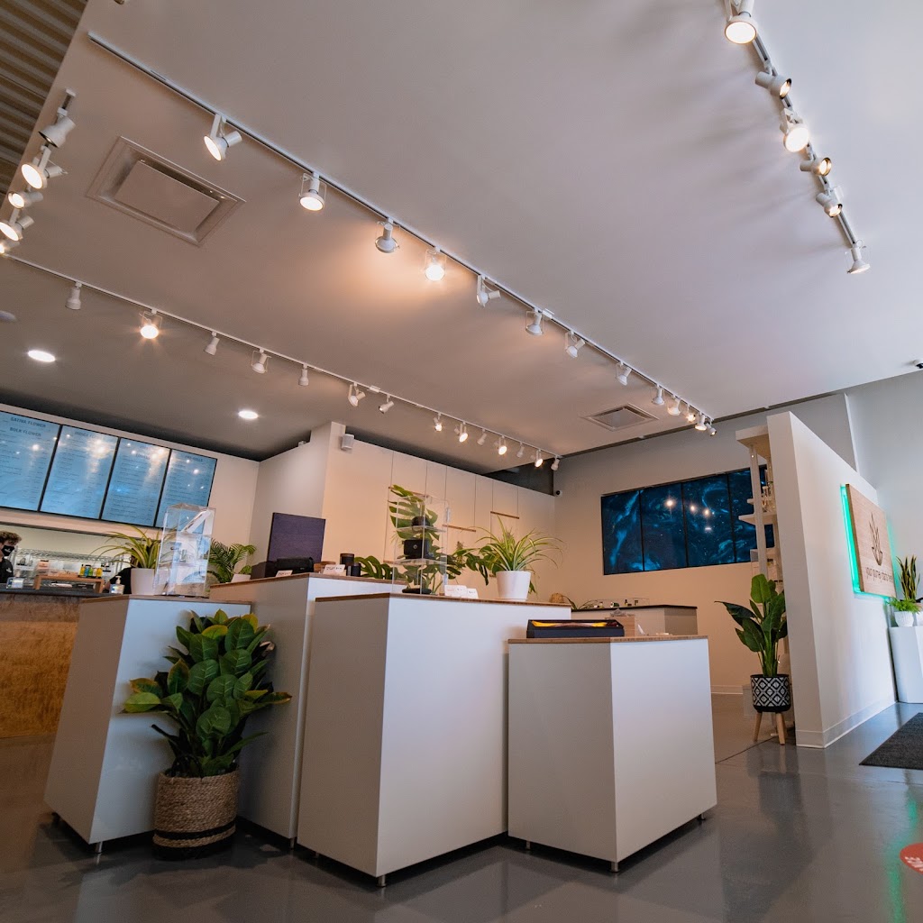 Crossroads Cannabis Woodstock | 385 Springbank Ave, Woodstock, ON N4T 1R3, Canada | Phone: (519) 602-3219
