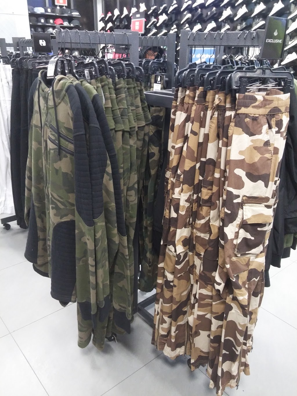 Foot Locker | 1 Promenade Cir, Thornhill, ON L4J 4P8, Canada | Phone: (905) 886-1360