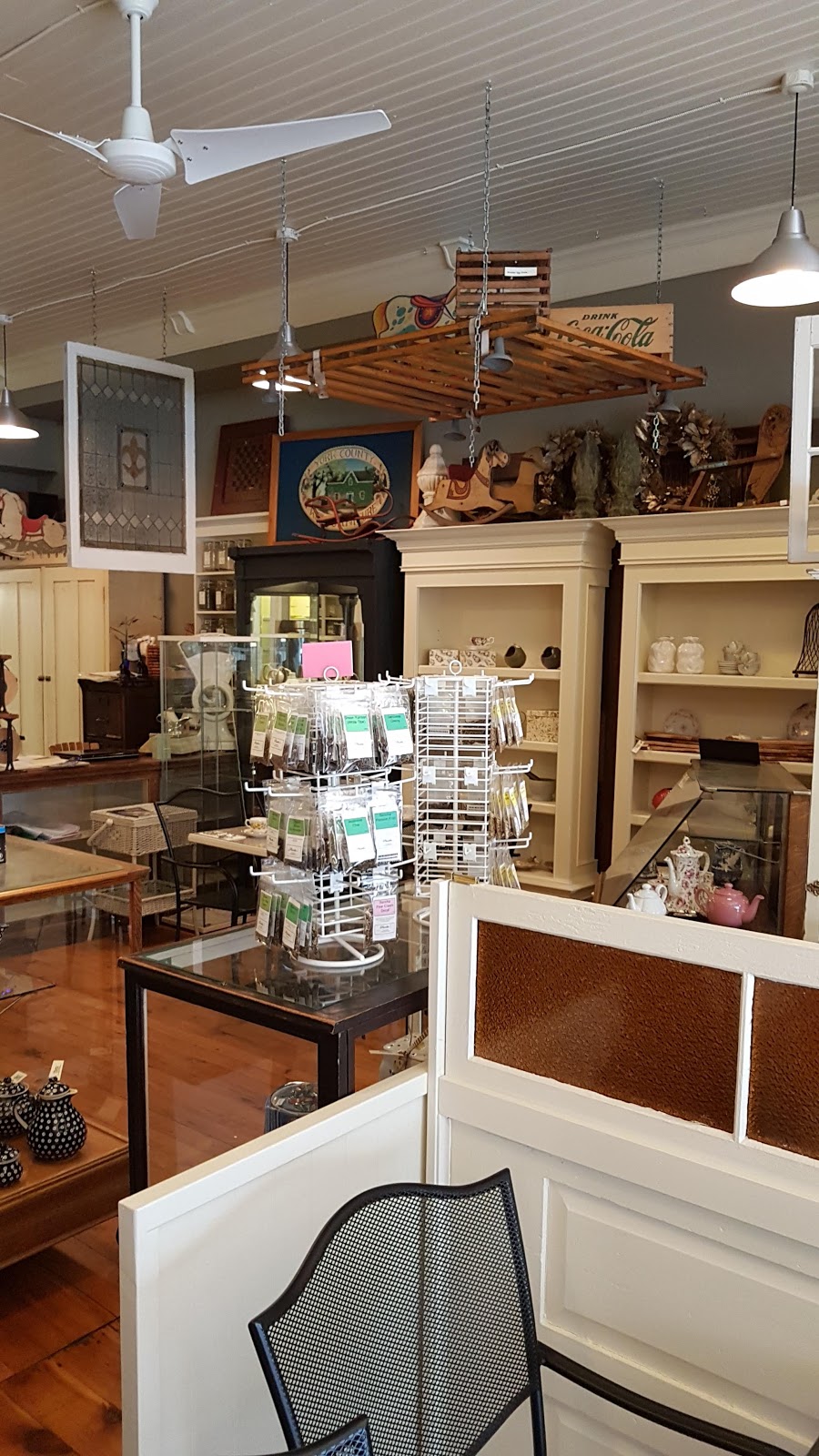 Phidellias | 121 Peel St, New Hamburg, ON N3A 1E7, Canada | Phone: (519) 662-3429