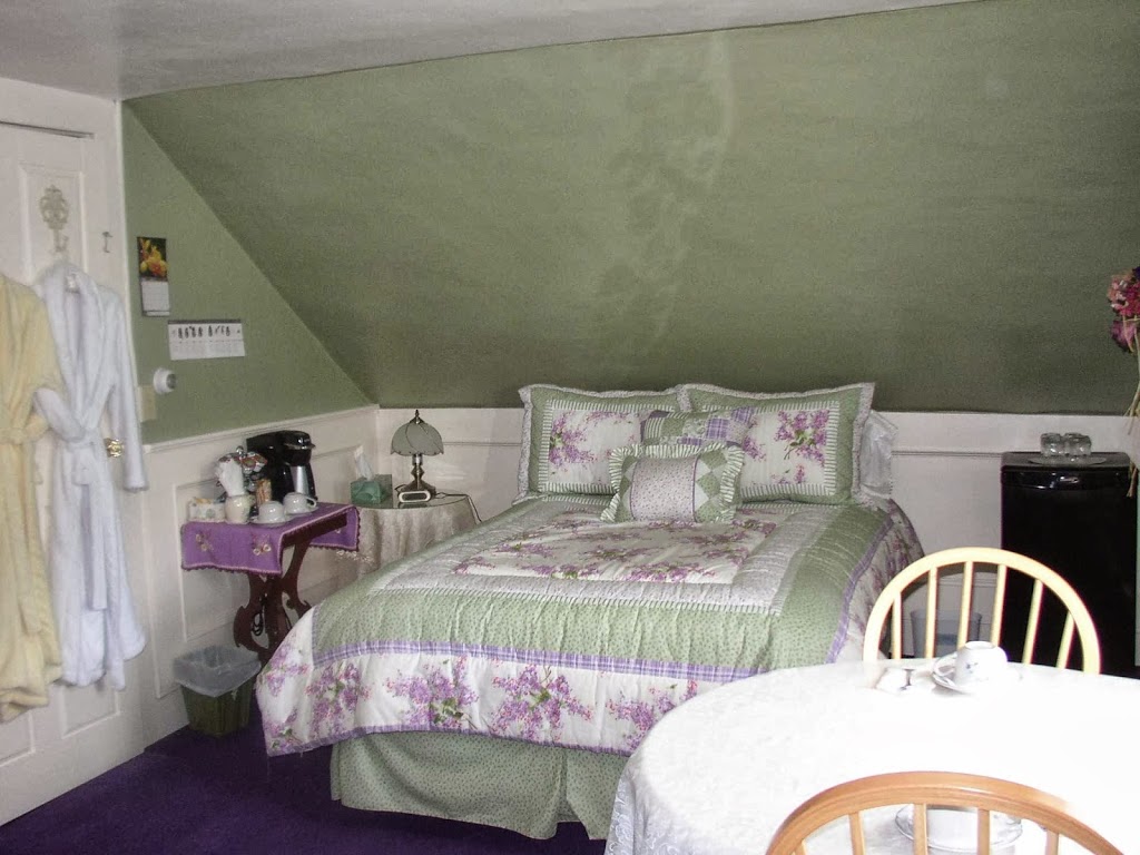 Carriage House Bed and Breakfast | 48 Coventry Station Rd, Coventry, VT 05825, USA | Phone: (802) 754-2685