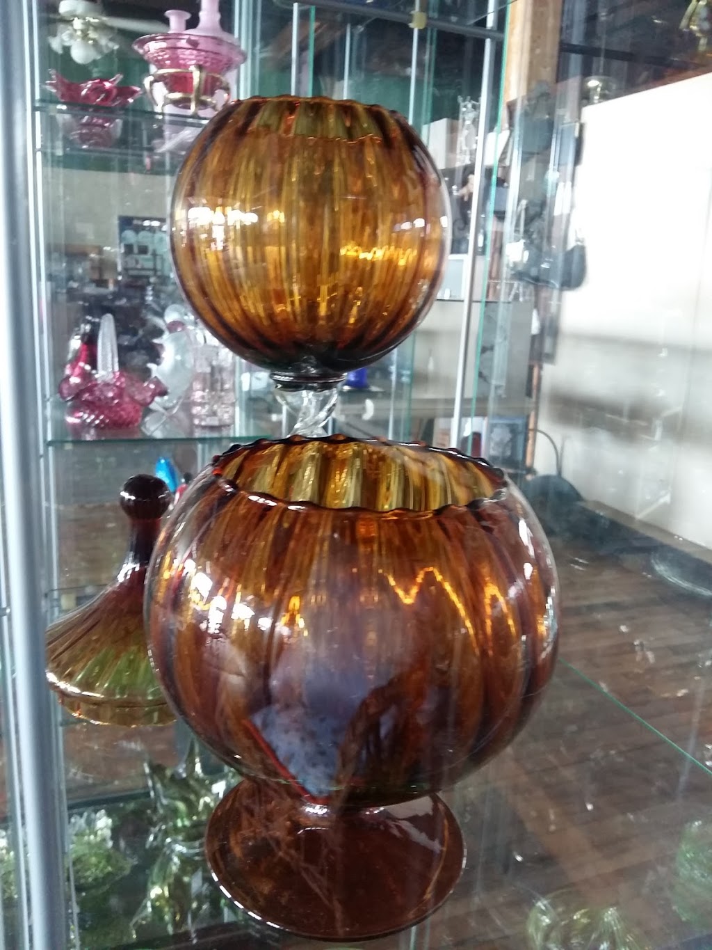 Top of the Stairs Antiques & Collectibles | 36 Niagara St, Welland, ON L3C 1H9, Canada | Phone: (289) 687-7634