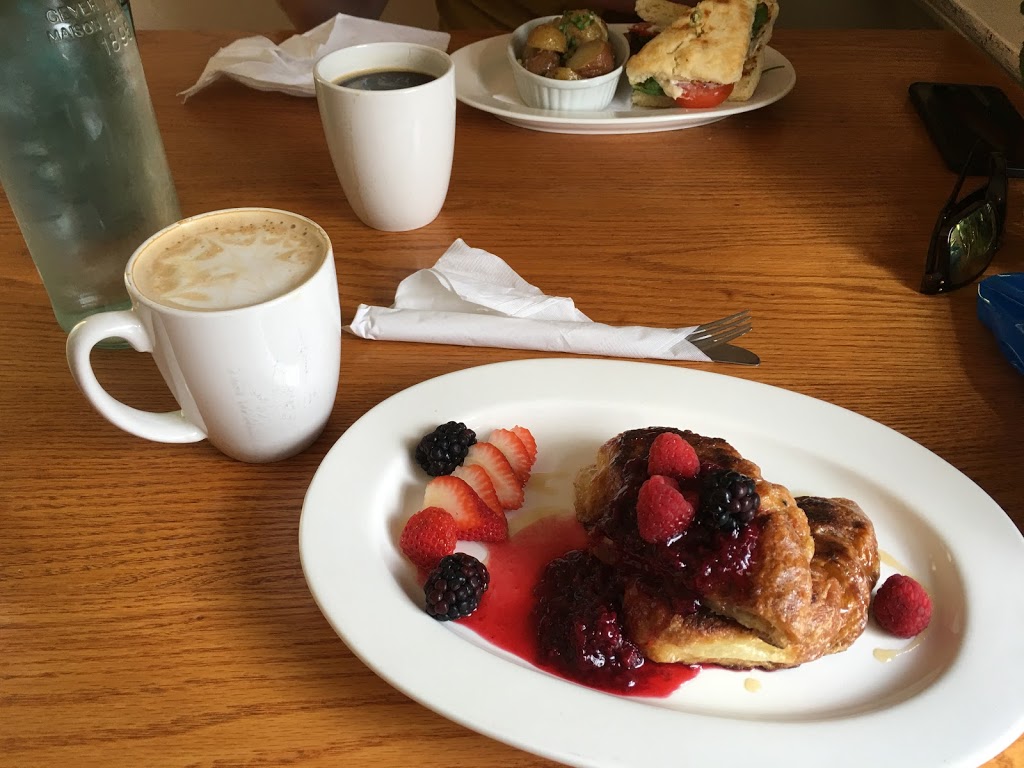 The Biscuit Eater Cafe and Books | 16 Orchard St, Mahone Bay, NS B0J 2E0, Canada | Phone: (902) 624-2665