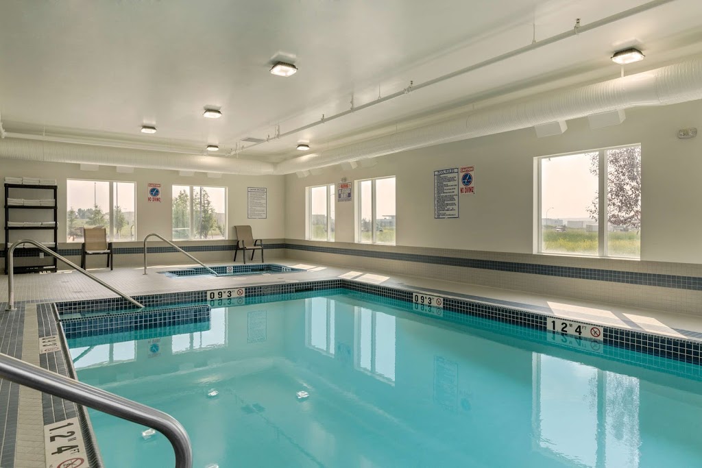 Motel 6 Airdrie AB | 133 Gateway Dr NE, Airdrie, AB T4B 0J6, Canada | Phone: (403) 960-0055