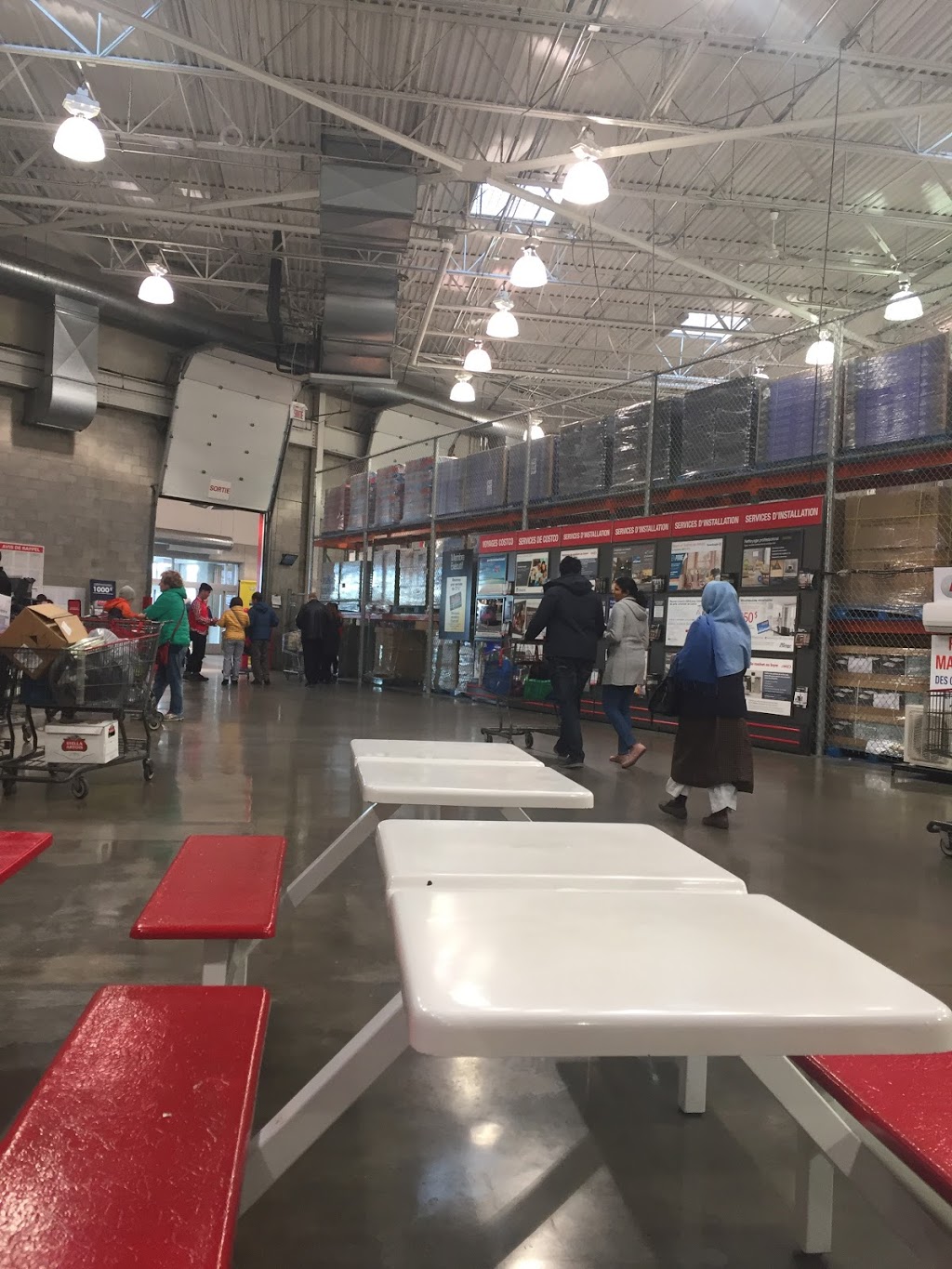 Costco Essence | 9430 Boulevard Taschereau, Brossard, QC J4X 2W2, Canada | Phone: (450) 444-4466