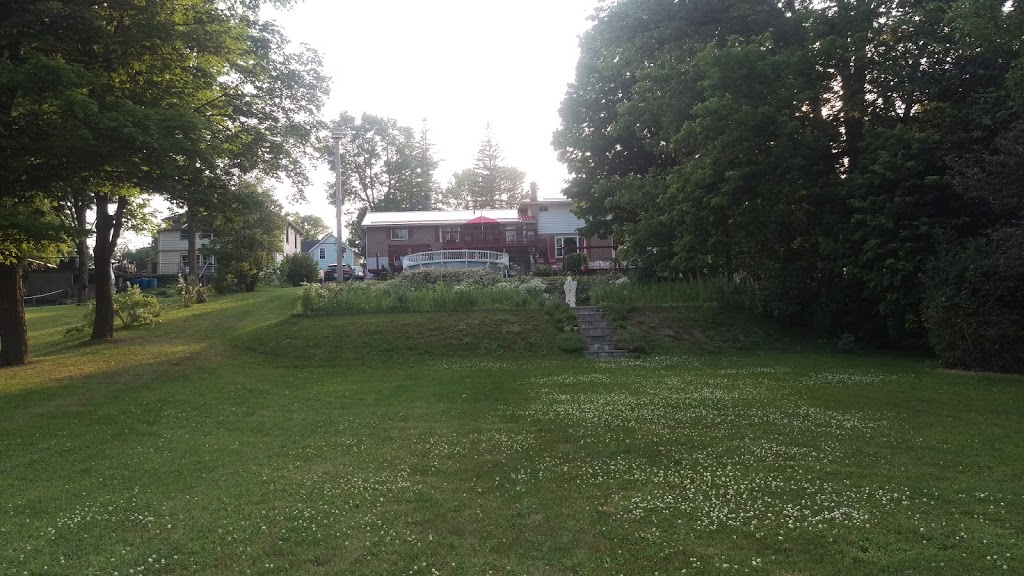 LAKESIDE HOLIDAYS | 226 Victoria St S, Tweed, ON K0K 3J0, Canada | Phone: (905) 626-3437