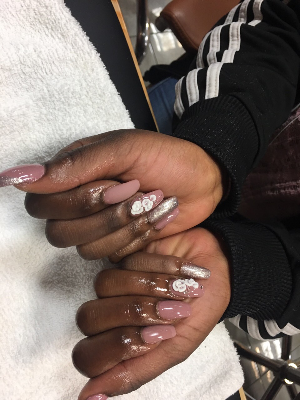 Isabella Nails & Spa Inc. | hair care | 5308 Hwy 7, Woodbridge, ON L4L 1T3, Canada | 9052658188 OR +1 905-265-8188
