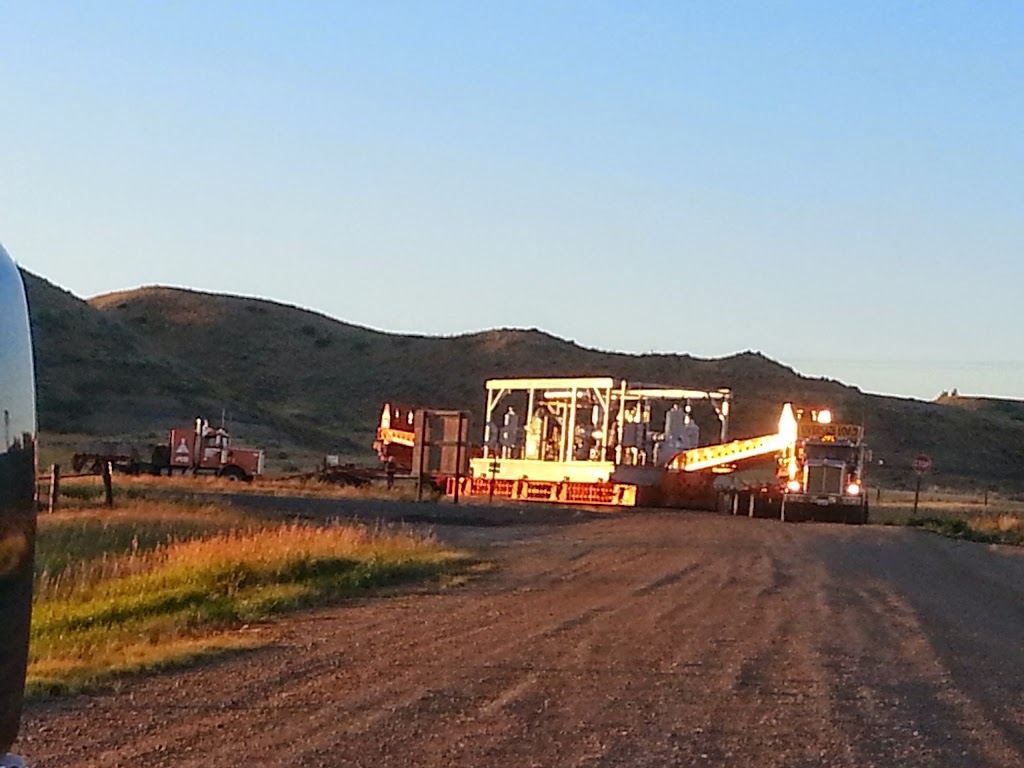 Southern Belle Pilot Truck and Hotshot | 302-306 1 Ave S, Coutts, AB T0K 0N0, Canada | Phone: (403) 647-7847