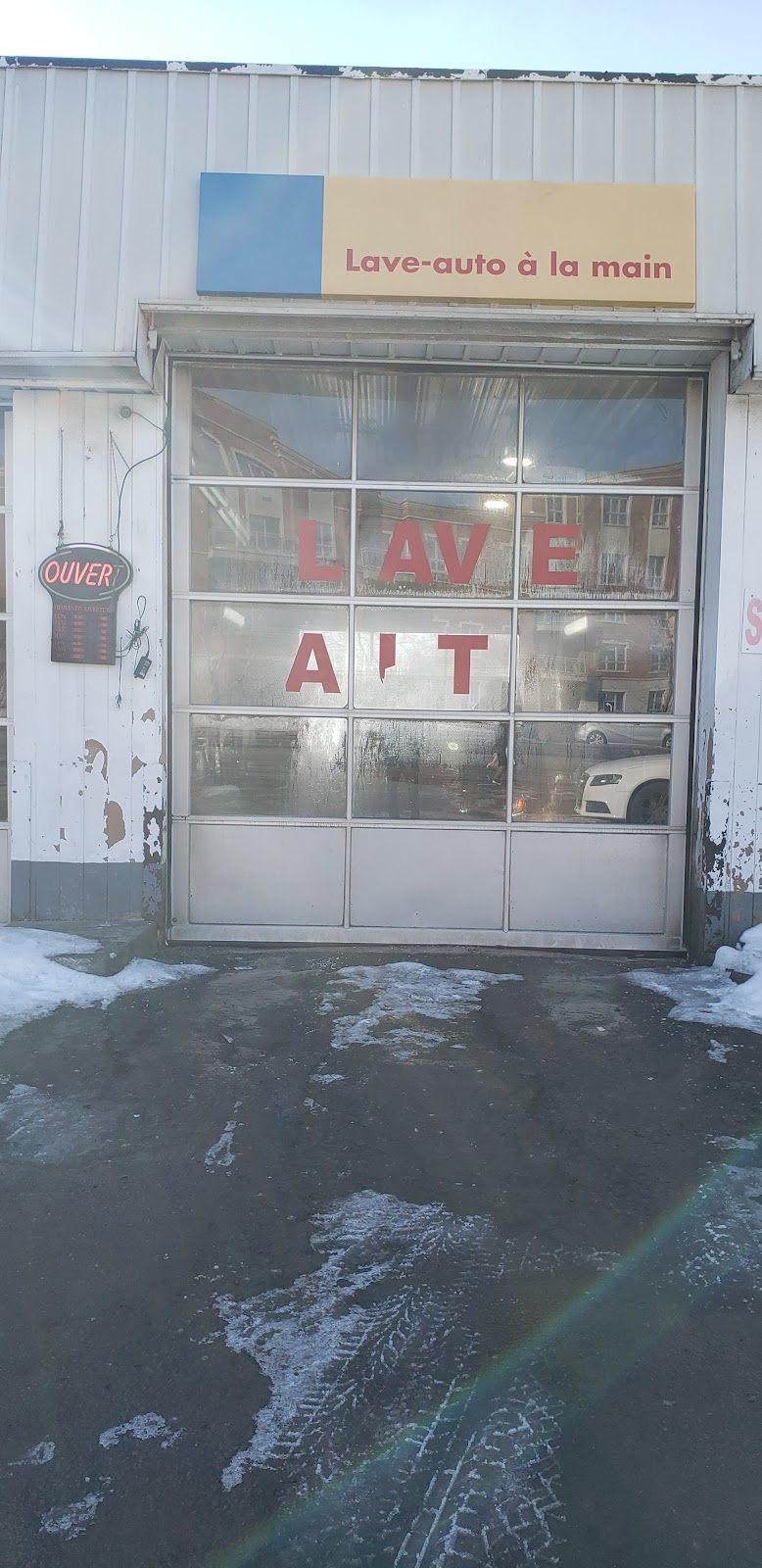Lave Auto Marcel Laurin | 360 Blvd. Marcel-Laurin, Saint-Laurent, QC H4M 2L4, Canada | Phone: (514) 744-7358