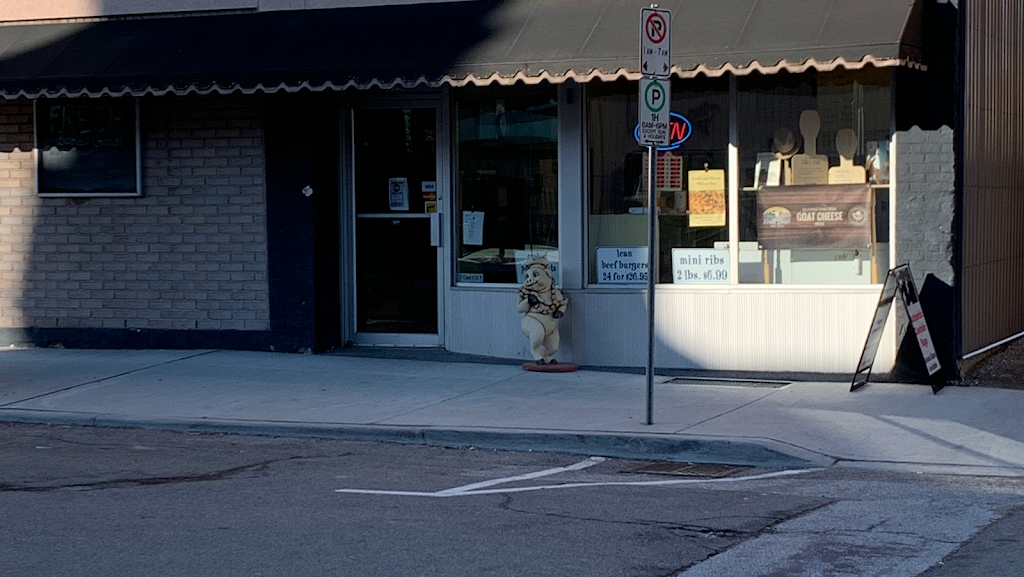 Fosters Meats | 129 Nelson St, Wallaceburg, ON N8A 4G2, Canada | Phone: (519) 627-2541