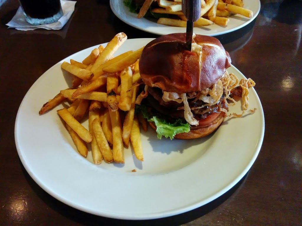 Kelseys Original Roadhouse | 124 Woodlawn Rd W, Guelph, ON N1H 1B2, Canada | Phone: (519) 826-0120
