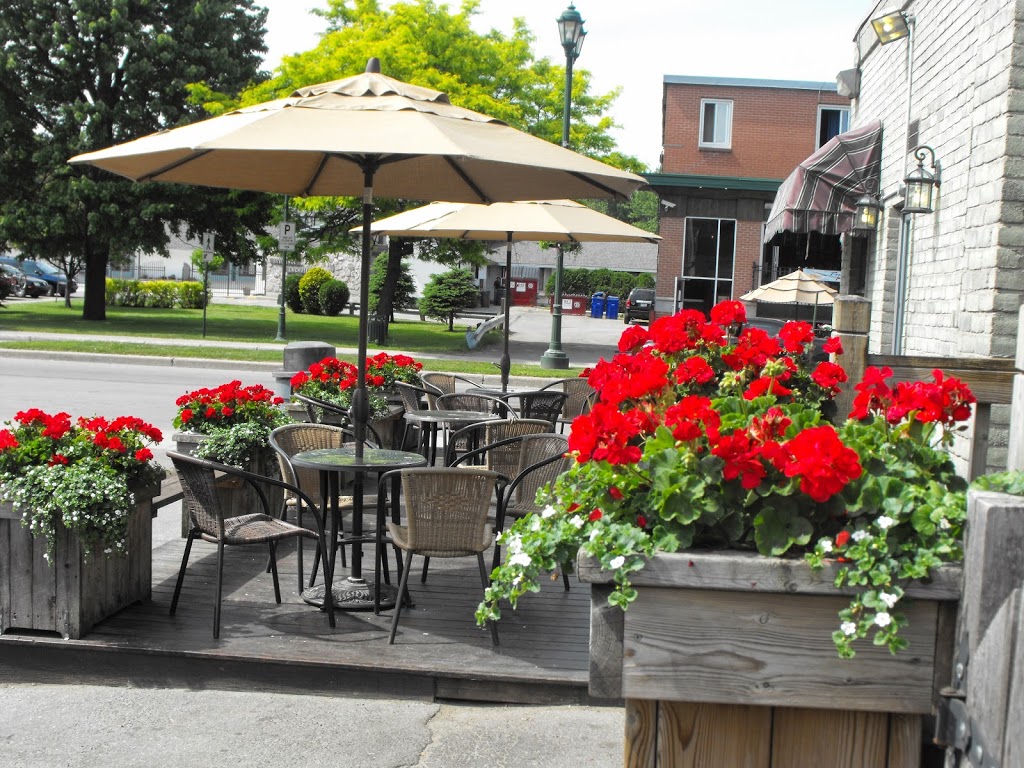 Restaurant Labelle | 384 Rue Principale, Lachute, QC J8H 1Y2, Canada | Phone: (450) 562-8230