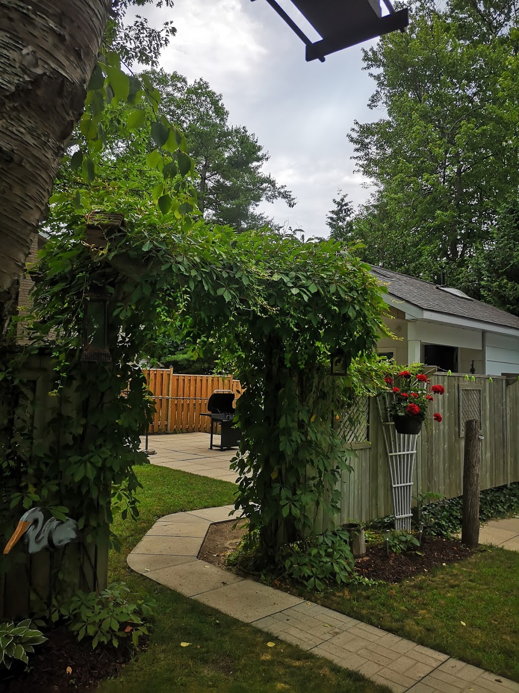Woodland Hideaway | 115 30th St N, Wasaga Beach, ON L9Z 2C8, Canada | Phone: (705) 429-5624