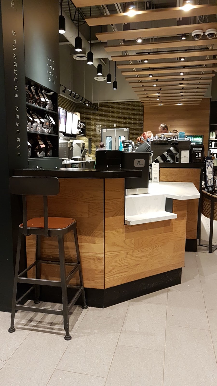 Starbucks | 631 Commissioners Rd E, London, ON N6C 2V1, Canada | Phone: (519) 649-1444