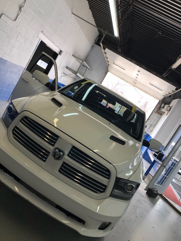 Auto Glass Experts Repair La Prairie | 605 Rue Favre, La Prairie, QC J5R 4Z6, Canada | Phone: (438) 290-8016