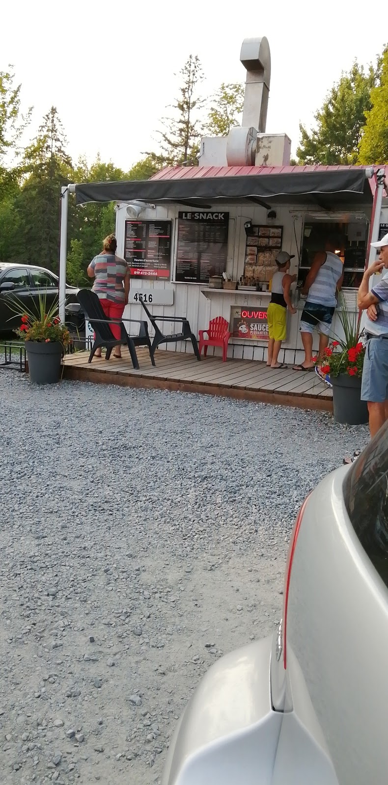 Le snack danick | 15-17 Rue Belle Rive, Saint-Nicéphore, QC J2A 1P7, Canada | Phone: (819) 472-2444