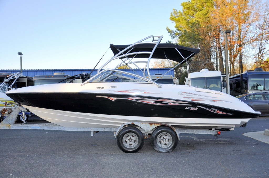 R.J. Marine Sales and Service | school | 579 Chartwell Rd, Oakville, ON L6J 4A8, Canada | 9055100380 OR +1 905-510-0380
