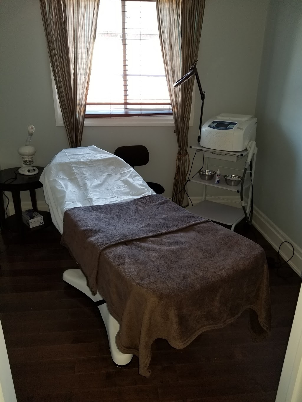 Rachels Skin & Body Care | 935 Booth Ave, Innisfil, ON L9S 0A5, Canada | Phone: (416) 559-2270
