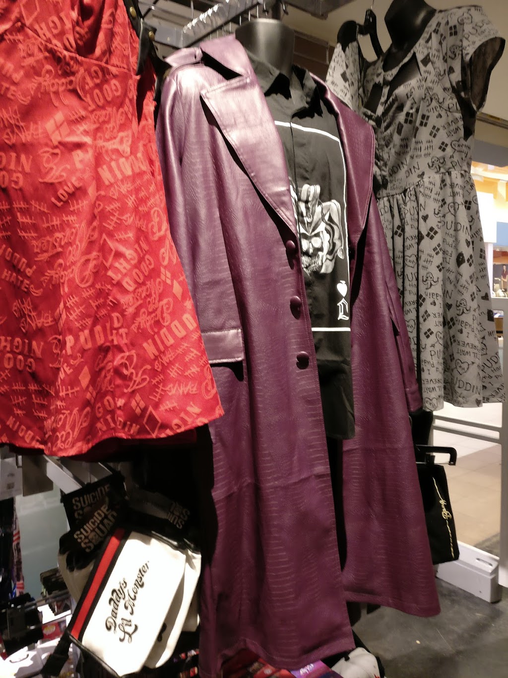 Hot Topic | 261055 Crossiron Blvd, Rocky View No. 44, AB T4A 0G3, Canada | Phone: (587) 538-5934