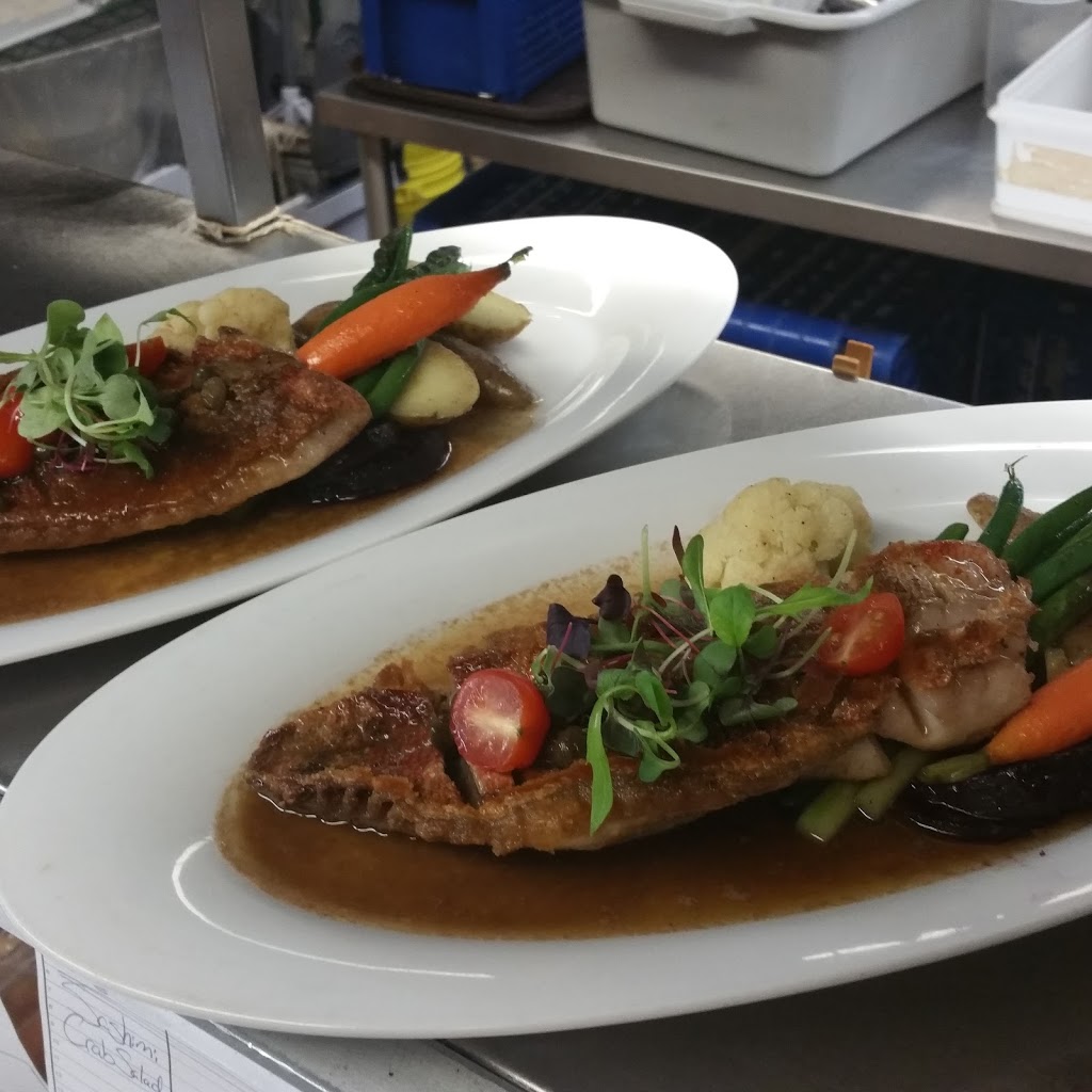 The Carriage House Restaurant | 2101 Old Lakeshore Rd, Burlington, ON L7R 1A4, Canada | Phone: (905) 634-7723