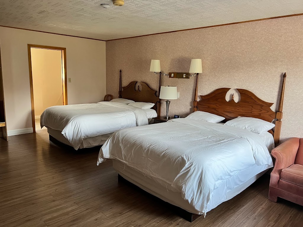 Lauries Motor Inn | 15456 Cabot Trail, Chéticamp, NS B0E 1H0, Canada | Phone: (902) 224-2400