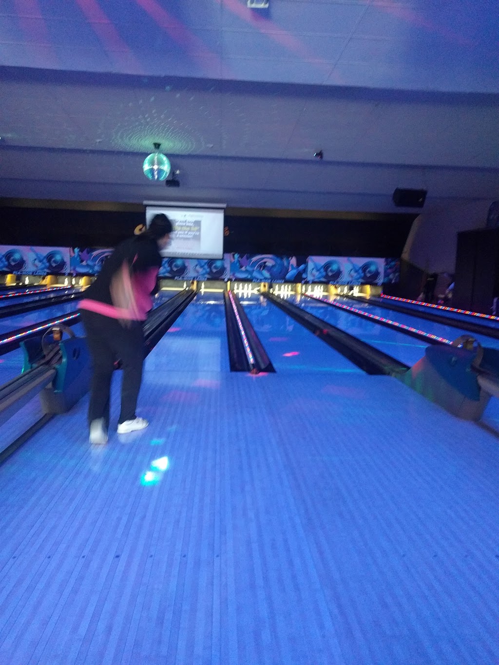 Pla-Mor Bowling Lanes | 106 Main St, St. Catharines, ON L2N 4V4, Canada | Phone: (905) 935-6711