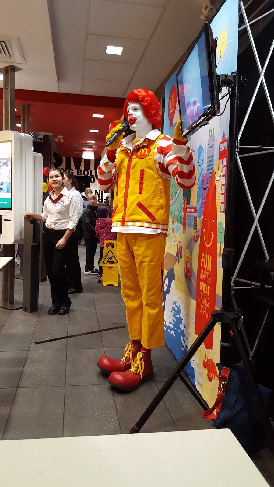 McDonalds | 1505 Guelph Line, Burlington, ON L7P 3B6, Canada | Phone: (905) 336-2331