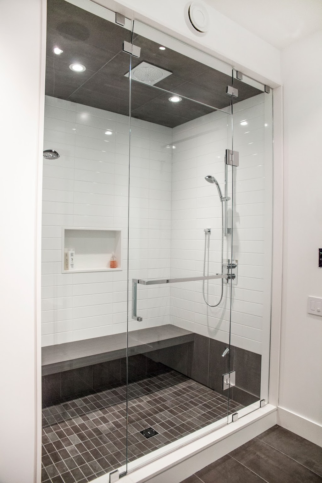 Sierra Glass Inc | 55 McCullough Ave, Beeton, ON L0G 1A0, Canada | Phone: (647) 802-0513