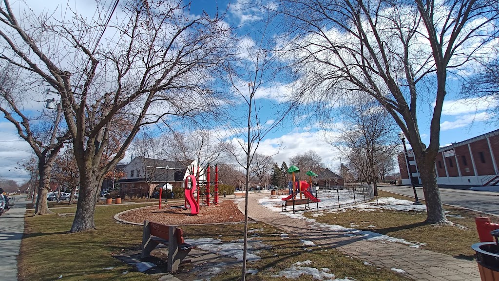 Davies Park | avenue, and Aislie, Westminster Ave S, Montreal West, QC H4X 1Y5, Canada | Phone: (514) 485-8597