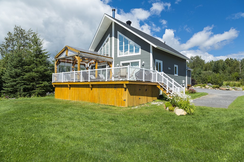 à la Barrique Enchantée | 17 Chem. des Prés, Petite-Rivière-Saint-François, QC G0A 2L0, Canada | Phone: (438) 883-0502