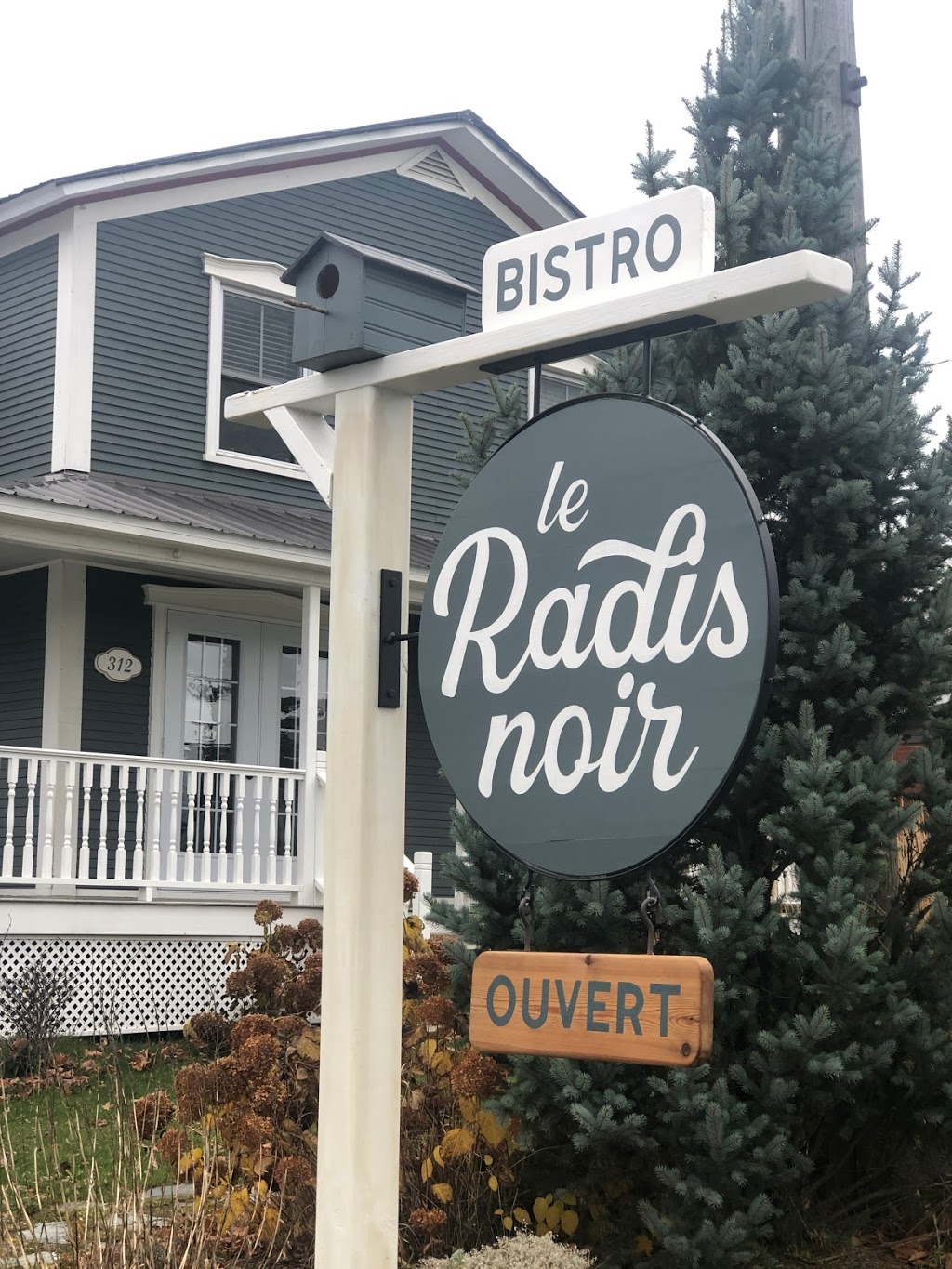 Le Radis Noir | 312 QC-243, Racine, QC J0E 1Y0, Canada | Phone: (450) 532-0286