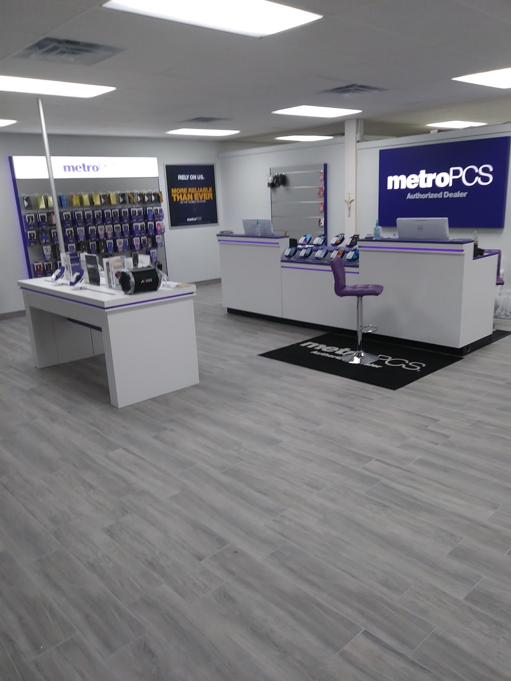 Metro by T-Mobile | 30538 23 Mile Rd, Chesterfield Township, MI 48047, USA | Phone: (586) 329-4605