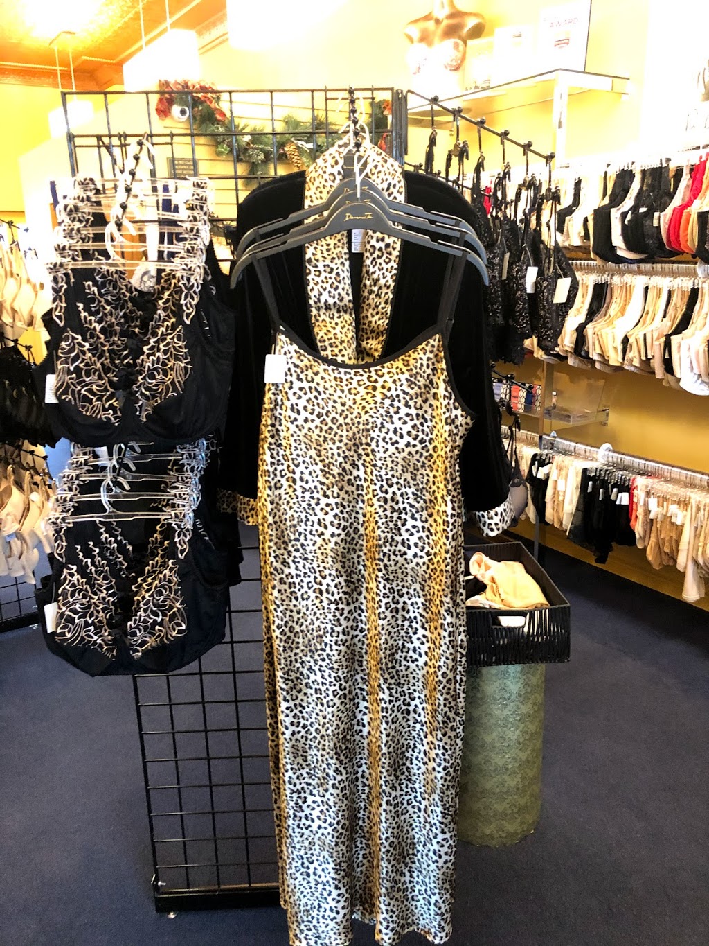 Gretas Flair Lingerie | 252 Ottawa St N, Hamilton, ON L8H 3Z7, Canada | Phone: (905) 545-9124