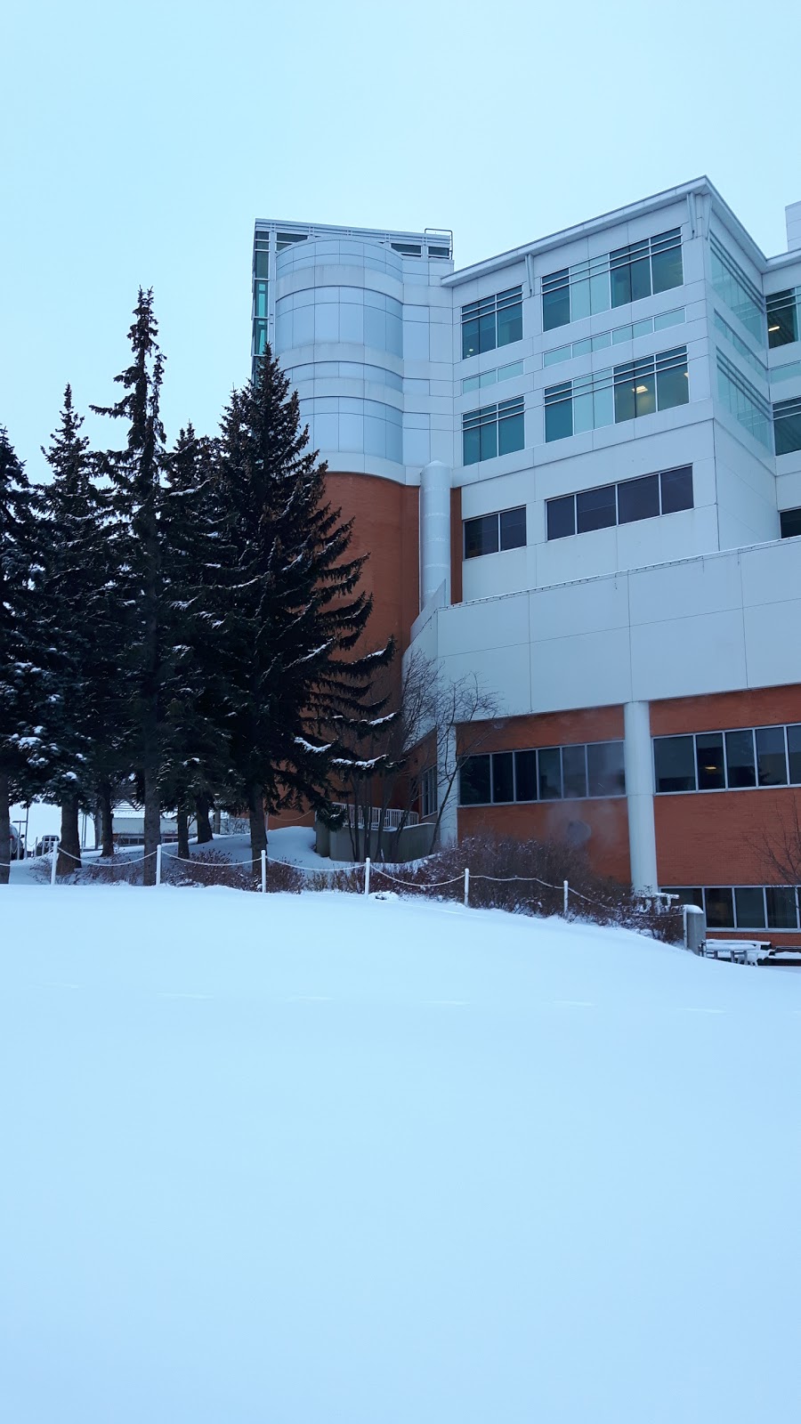 Rockyview General Hospital | 7007 14 St SW, Calgary, AB T2V 1P9, Canada | Phone: (403) 943-3000