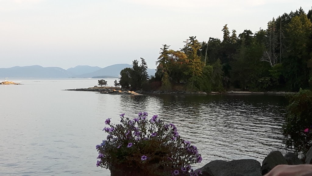 Elliot Beach Park | Elliot Way, Ladysmith, BC V9G 1K7, Canada | Phone: (250) 746-2620