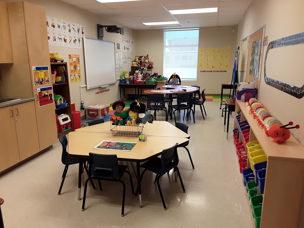 École élémentaire catholique Sainte-Kateri | 2450 River Mist Rd, New Barrhaven, ON K2J 5W5, Canada | Phone: (613) 741-6754
