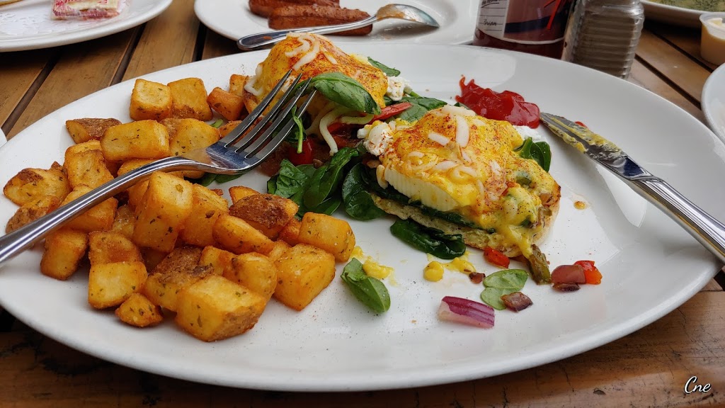 Frans Restaurant and Bar | 33 Yonge St #104, Toronto, ON M5E 1G4, Canada | Phone: (647) 352-3300