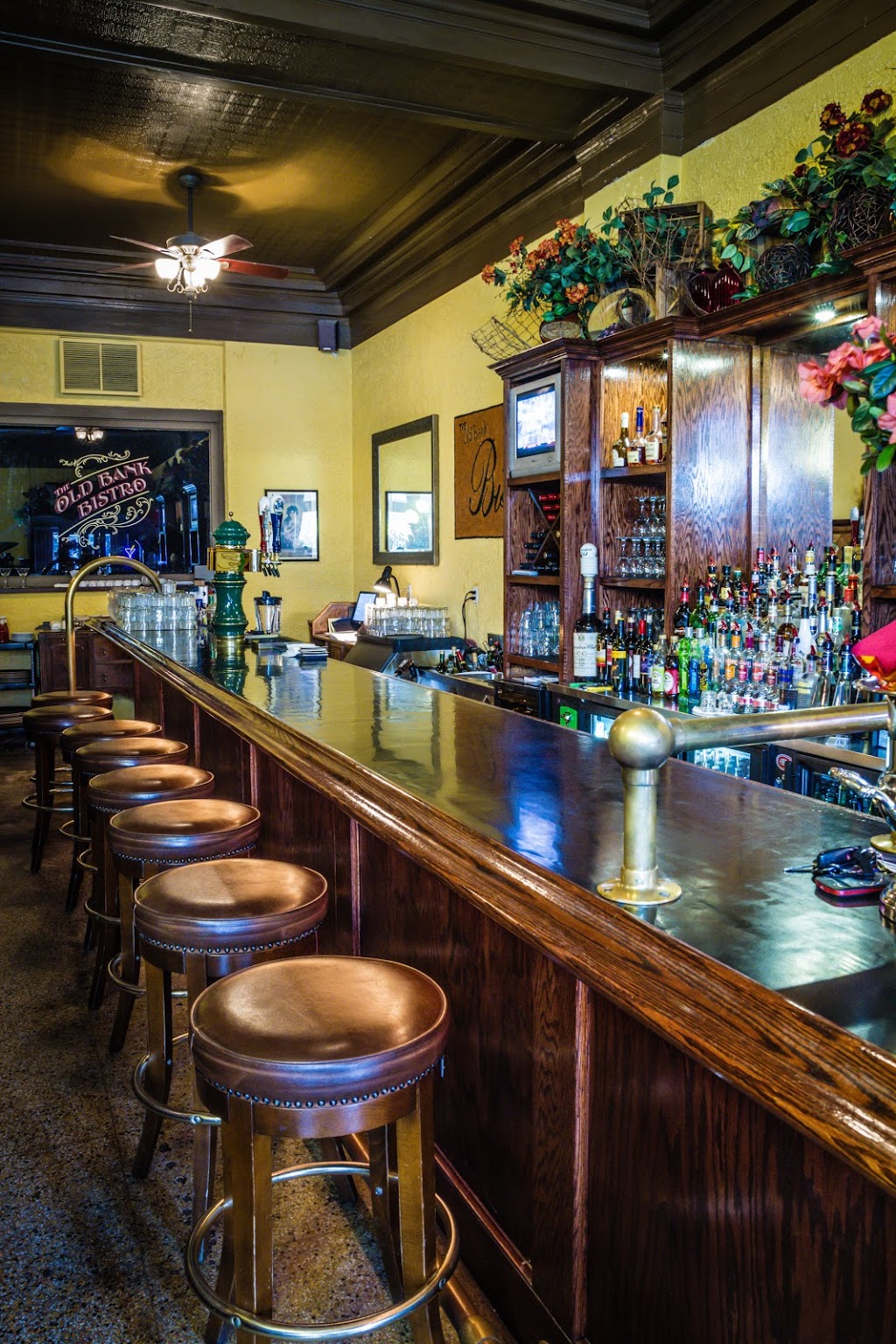 Old Bank Bistro | 41 Jarvis St, Fort Erie, ON L2A 2S4, Canada | Phone: (905) 994-9222